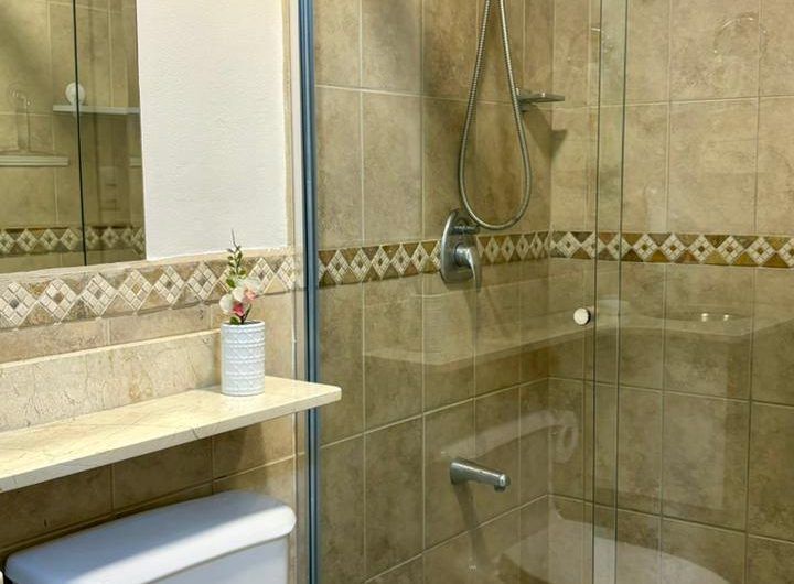 Avalon Santa Ana Centro! Apartamento amueblado con balcón