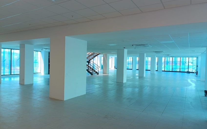 Edificio de 1.575 m2 para comercio u oficinas en San Rafael Escazú