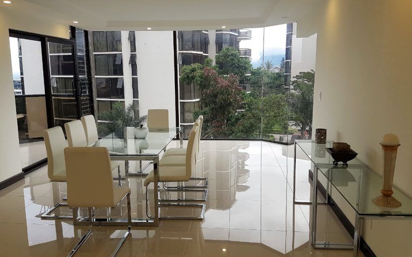 Apartamento de 220 m2 con vista en Bello Horizonte Escazú