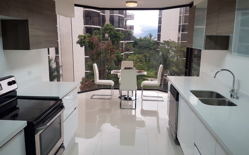 Apartamento de 220 m2 con vista en Bello Horizonte Escazú