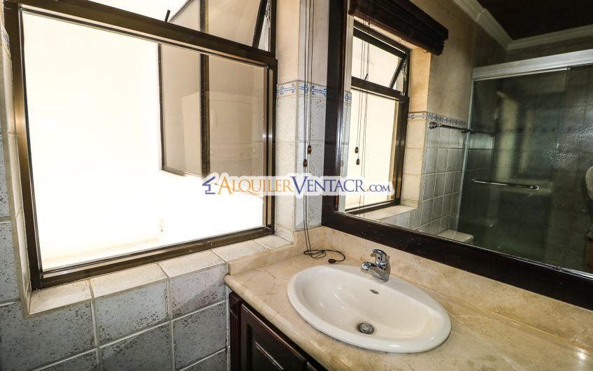 Apartamento de 3 habit. con vista x Country Club San Rafael Escazú