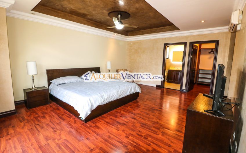 Apartamento de 3 habit. con vista x Country Club San Rafael Escazú