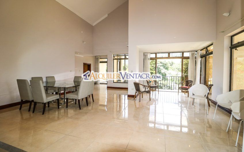 Penthouse amueblado de 302 m2 con vista x Country Club San Rafael Escazú