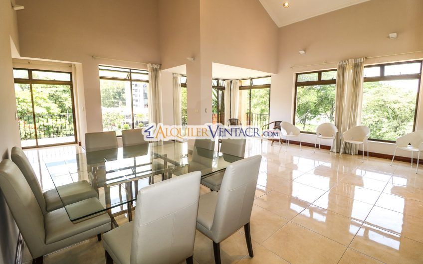 Penthouse amueblado de 302 m2 con vista x Country Club San Rafael Escazú
