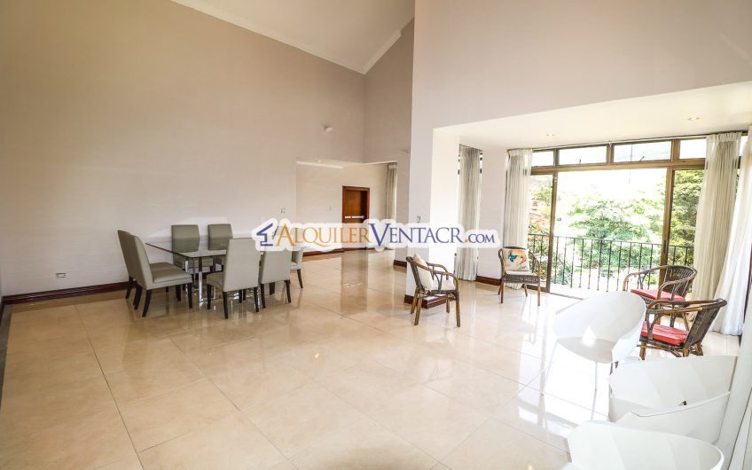 Penthouse amueblado de 302 m2 con vista x Country Club San Rafael Escazú