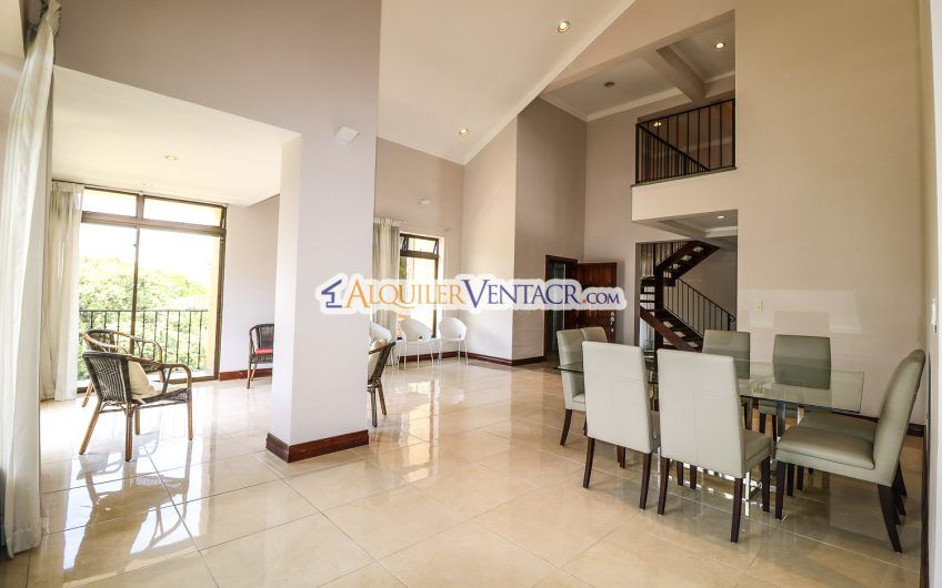 Penthouse amueblado de 302 m2 con vista x Country Club San Rafael Escazú