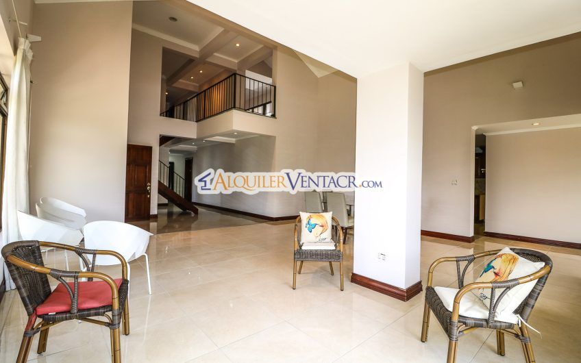 Penthouse amueblado de 302 m2 con vista x Country Club San Rafael Escazú