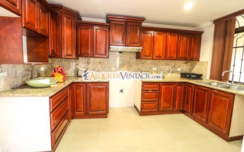 Penthouse amueblado de 302 m2 con vista x Country Club San Rafael Escazú