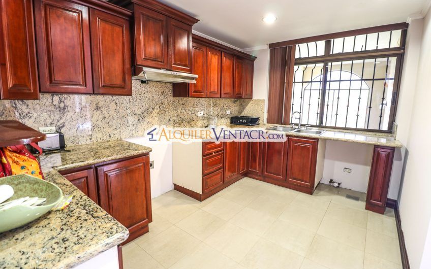 Penthouse amueblado de 302 m2 con vista x Country Club San Rafael Escazú