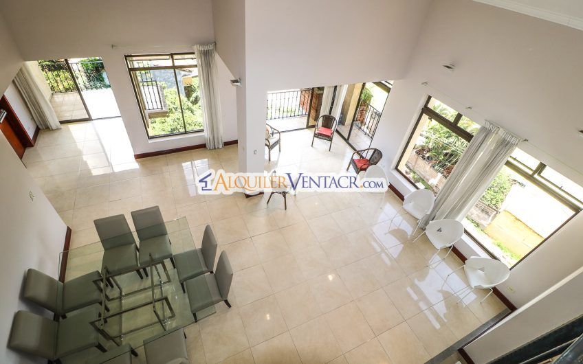 Penthouse amueblado de 302 m2 con vista x Country Club San Rafael Escazú