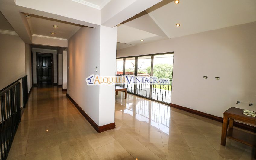 Penthouse amueblado de 302 m2 con vista x Country Club San Rafael Escazú