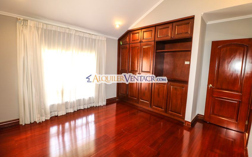Penthouse amueblado de 302 m2 con vista x Country Club San Rafael Escazú