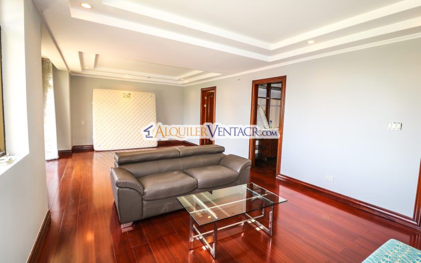 Penthouse amueblado de 302 m2 con vista x Country Club San Rafael Escazú