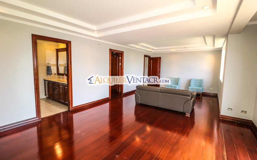 Penthouse amueblado de 302 m2 con vista x Country Club San Rafael Escazú