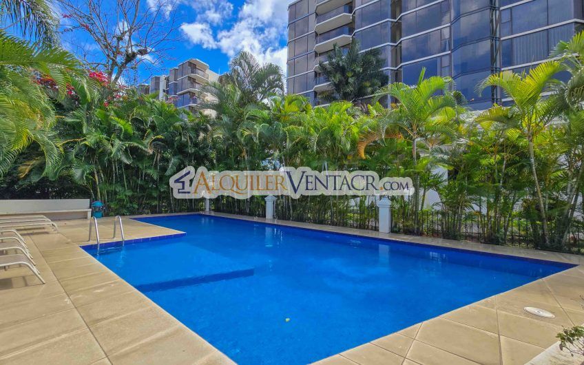 Apartamento de 3 habit. + de servicio con vista en Bello Horizonte Escazú