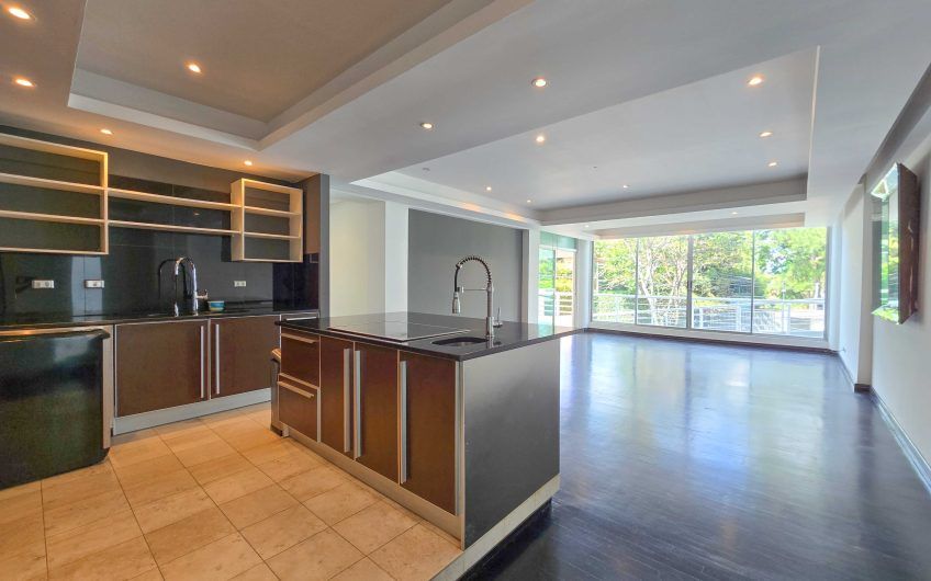 Apartamento en 1er nivel con terraza grande en Bello Horizonte Escazú