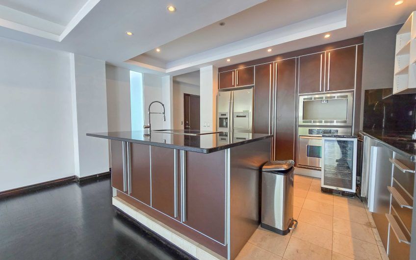 Apartamento en 1er nivel con terraza grande en Bello Horizonte Escazú