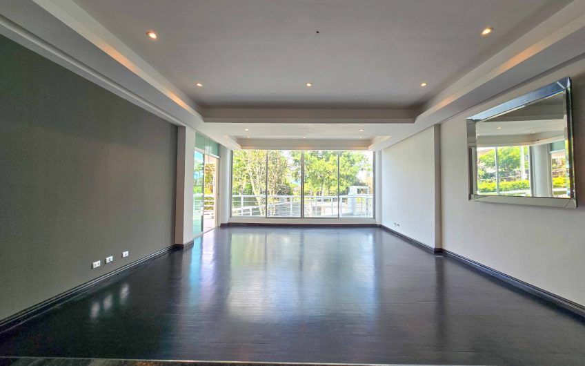 Apartamento en 1er nivel con terraza grande en Bello Horizonte Escazú