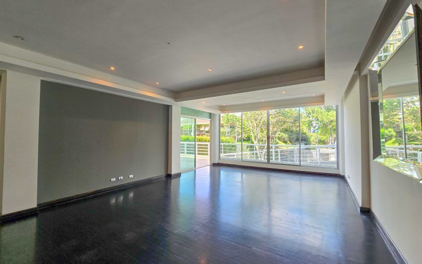 Apartamento en 1er nivel con terraza grande en Bello Horizonte Escazú