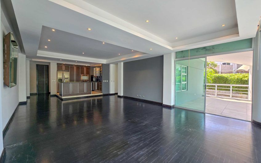 Apartamento en 1er nivel con terraza grande en Bello Horizonte Escazú