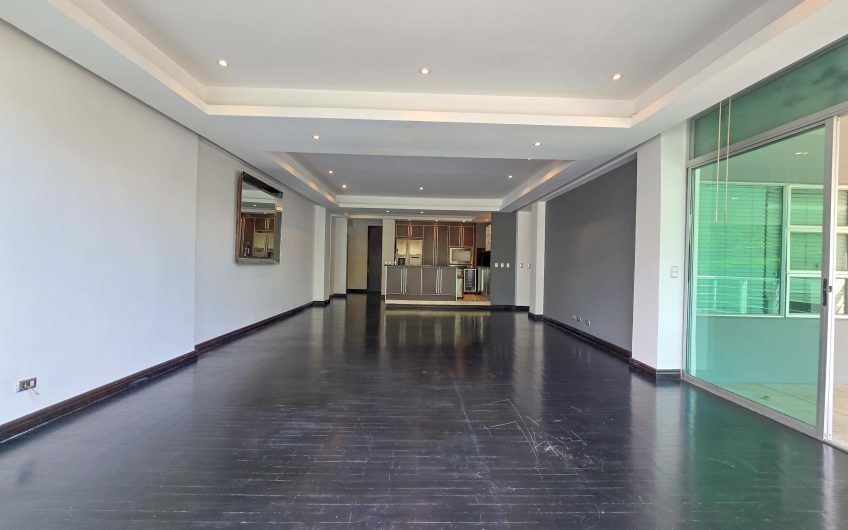 Apartamento en 1er nivel con terraza grande en Bello Horizonte Escazú