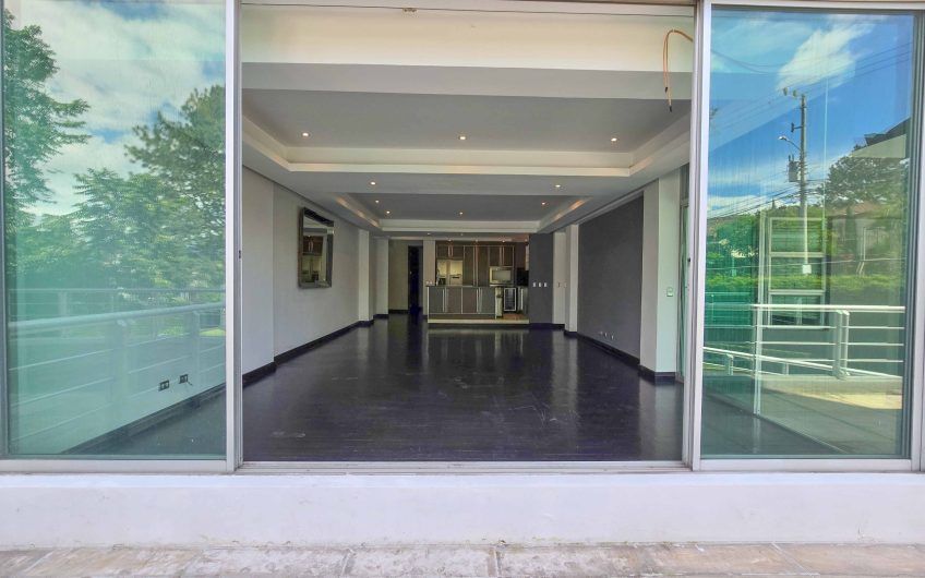 Apartamento en 1er nivel con terraza grande en Bello Horizonte Escazú