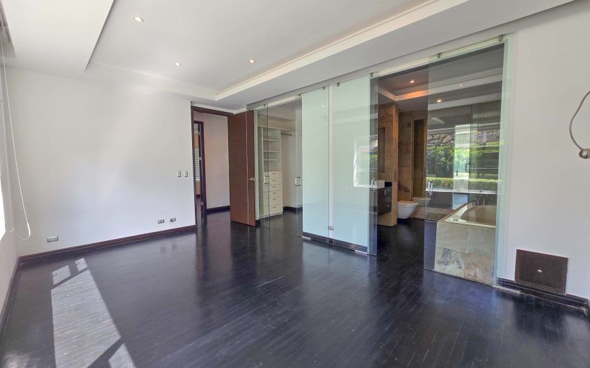 Apartamento en 1er nivel con terraza grande en Bello Horizonte Escazú