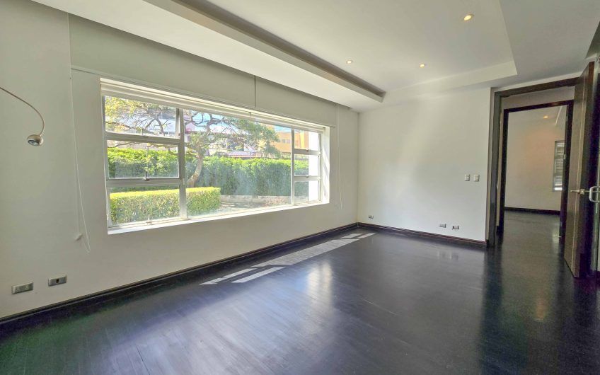 Apartamento en 1er nivel con terraza grande en Bello Horizonte Escazú