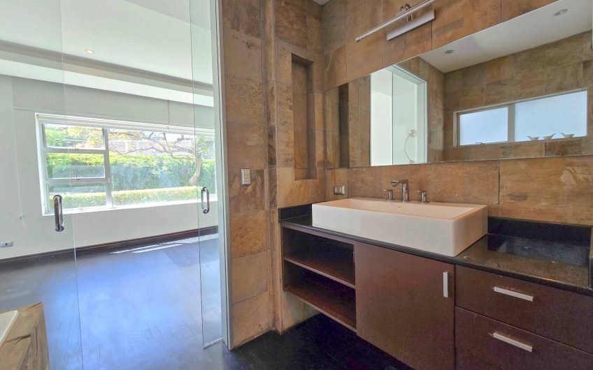 Apartamento en 1er nivel con terraza grande en Bello Horizonte Escazú