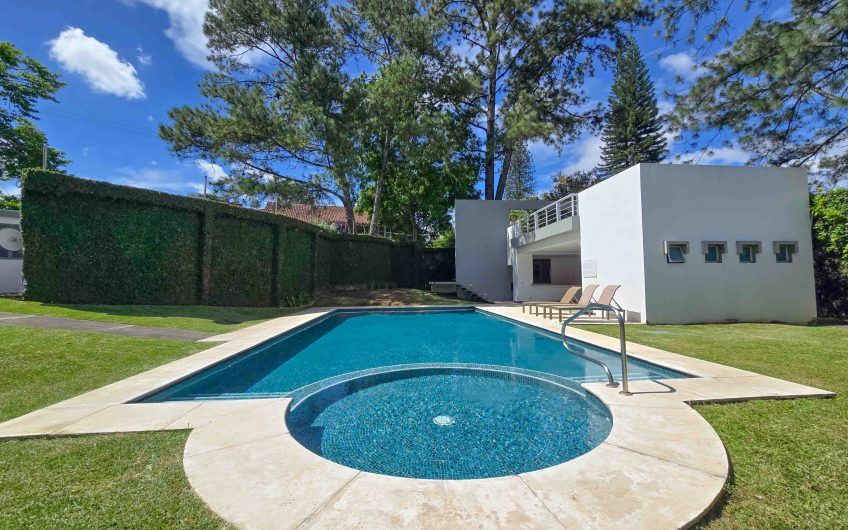 Apartamento en 1er nivel con terraza grande en Bello Horizonte Escazú