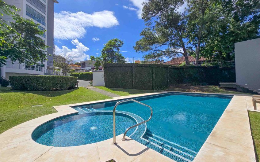 Apartamento en 1er nivel con terraza grande en Bello Horizonte Escazú