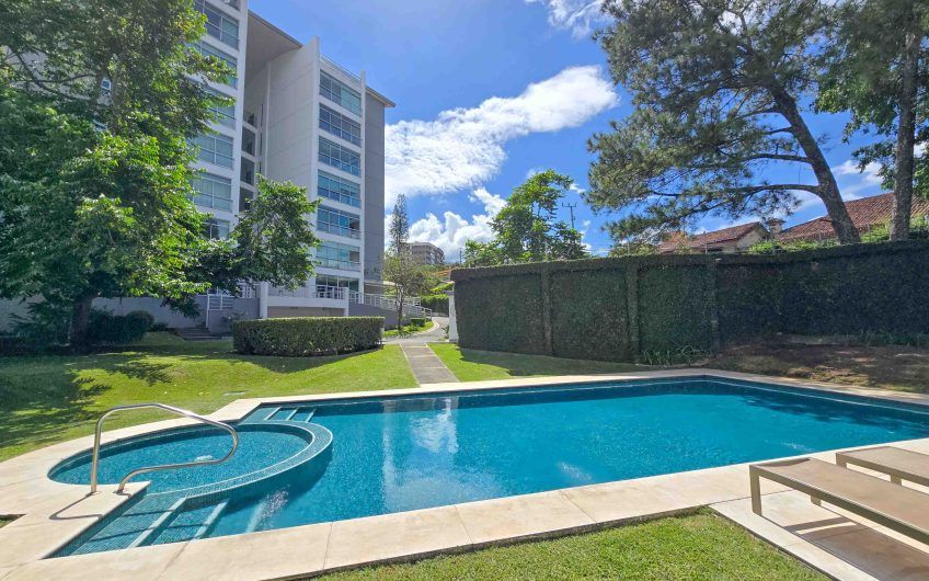 Apartamento en 1er nivel con terraza grande en Bello Horizonte Escazú