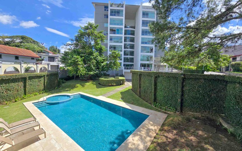 Apartamento en 1er nivel con terraza grande en Bello Horizonte Escazú