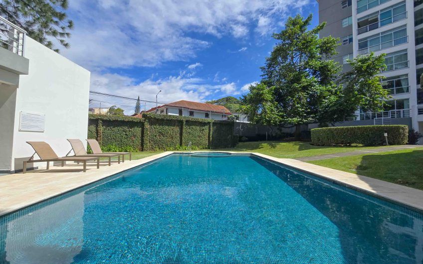 Apartamento en 1er nivel con terraza grande en Bello Horizonte Escazú