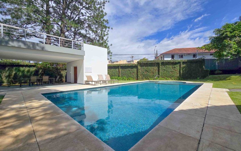 Apartamento en 1er nivel con terraza grande en Bello Horizonte Escazú