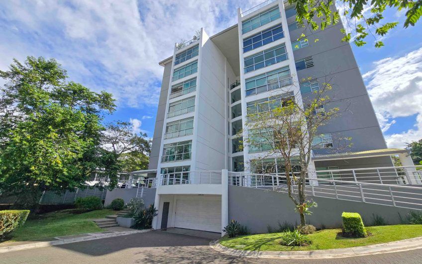 Apartamento en 1er nivel con terraza grande en Bello Horizonte Escazú