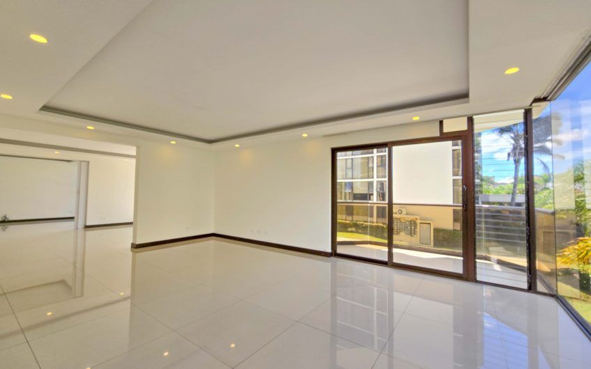 Apartamento de 3 habit. + de servicio con vista en Bello Horizonte Escazú