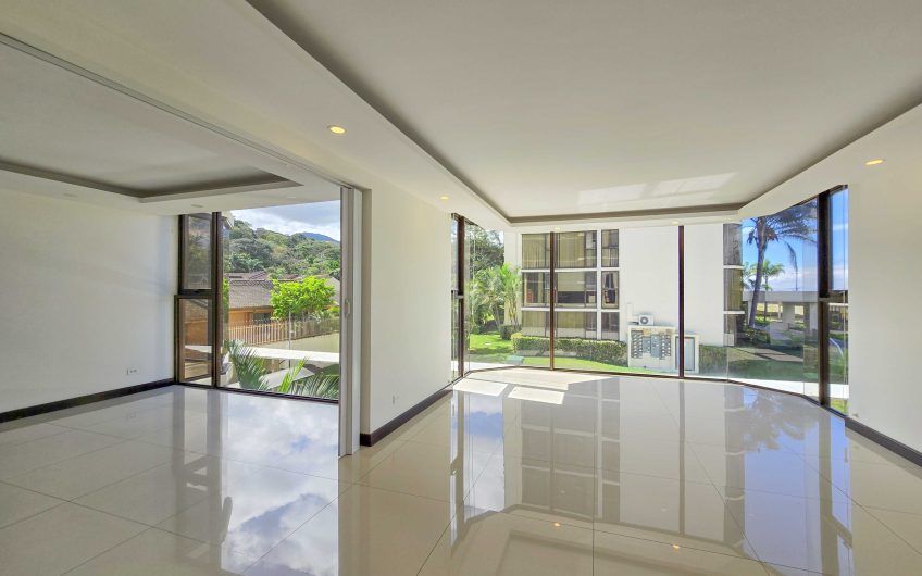 Apartamento de 3 habit. + de servicio con vista en Bello Horizonte Escazú