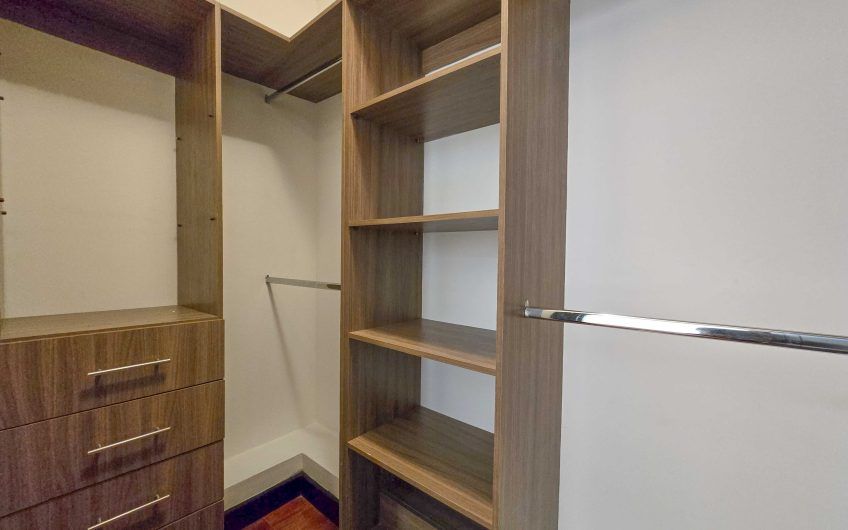 Apartamento de 3 habit. + de servicio con vista en Bello Horizonte Escazú