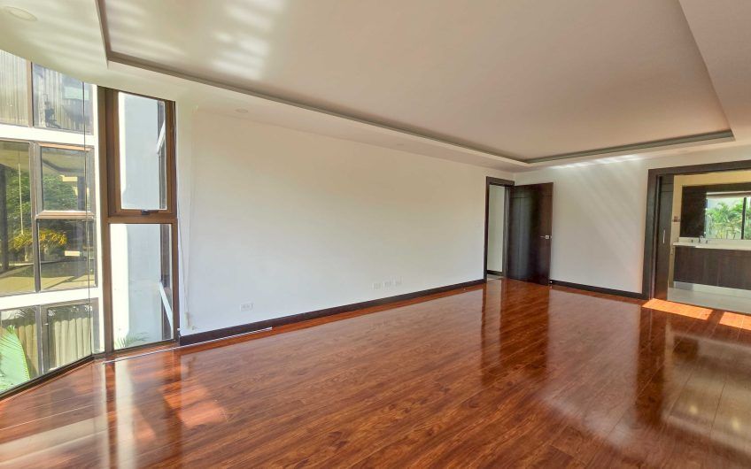 Apartamento de 3 habit. + de servicio con vista en Bello Horizonte Escazú