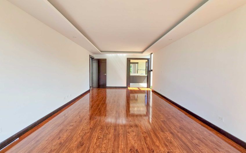 Apartamento de 3 habit. + de servicio con vista en Bello Horizonte Escazú