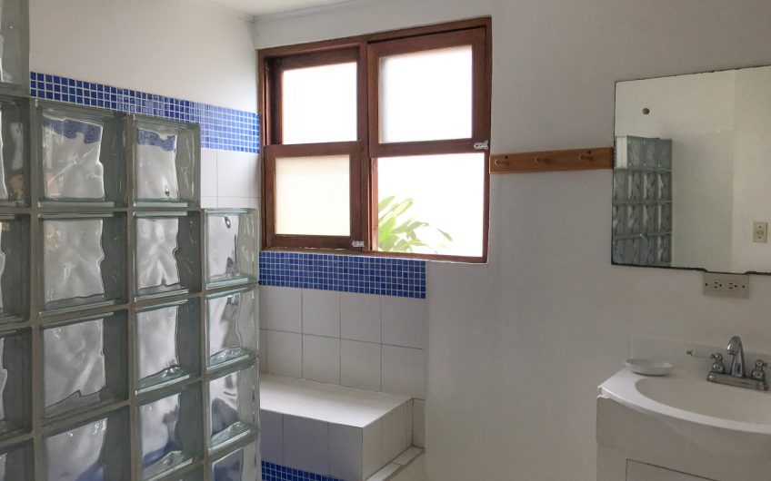 Apartamento amueblado / piscina y áreas verdes en San Rafael Escazú