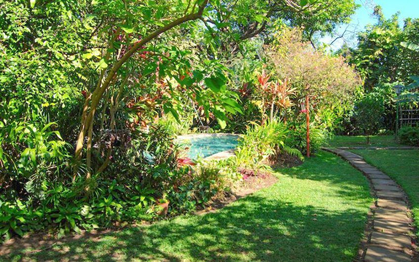 Apartamento amueblado / piscina y áreas verdes en San Rafael Escazú