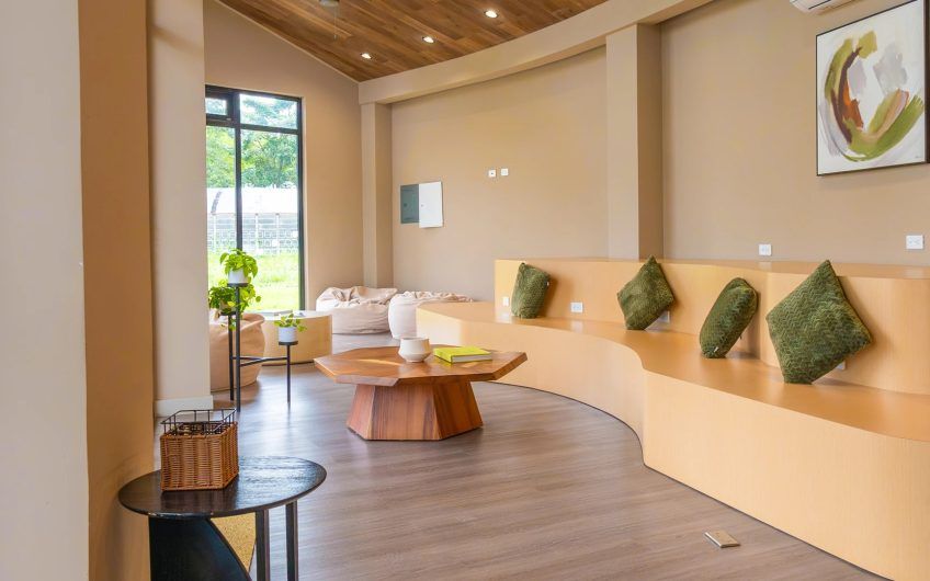 Para estrenar! Condo con jardín y línea blanca en Santa Ana Urbano