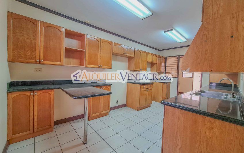 Condo de 3 habit.+ sala tv en San Antonio de Escazú