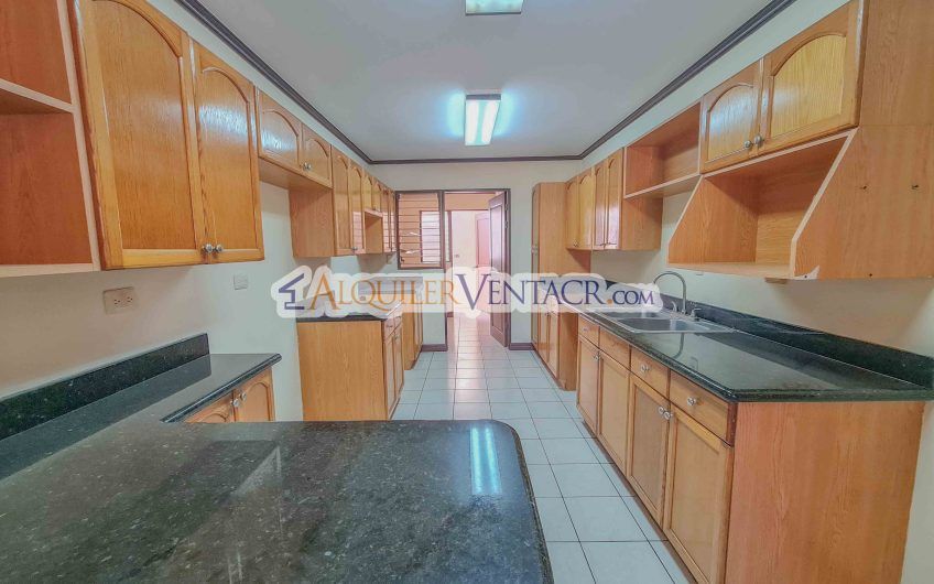 Condo de 3 habit.+ sala tv en San Antonio de Escazú