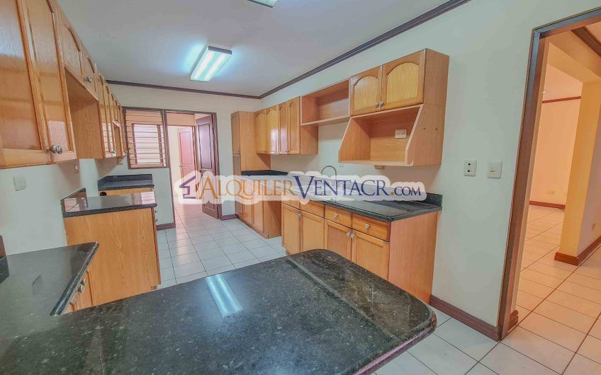 Condo de 3 habit.+ sala tv en San Antonio de Escazú