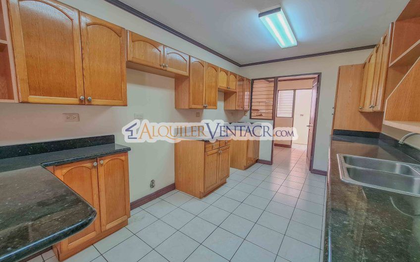 Condo de 3 habit.+ sala tv en San Antonio de Escazú