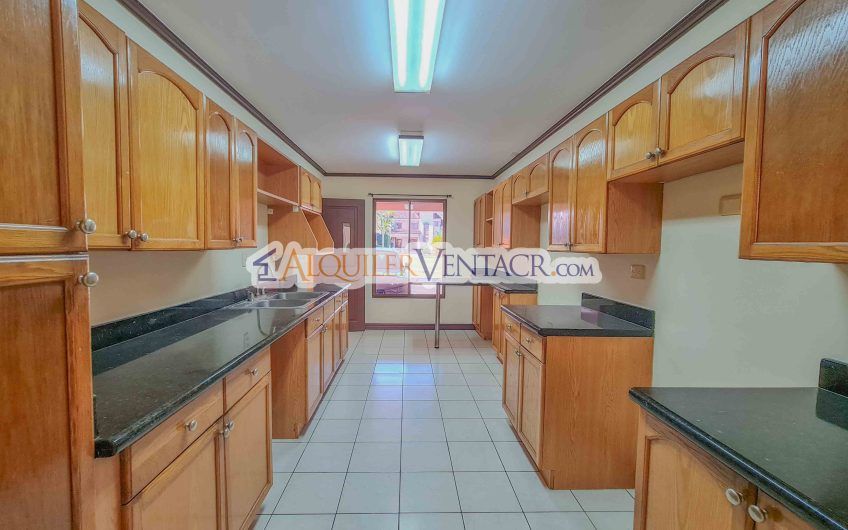 Condo de 3 habit.+ sala tv en San Antonio de Escazú