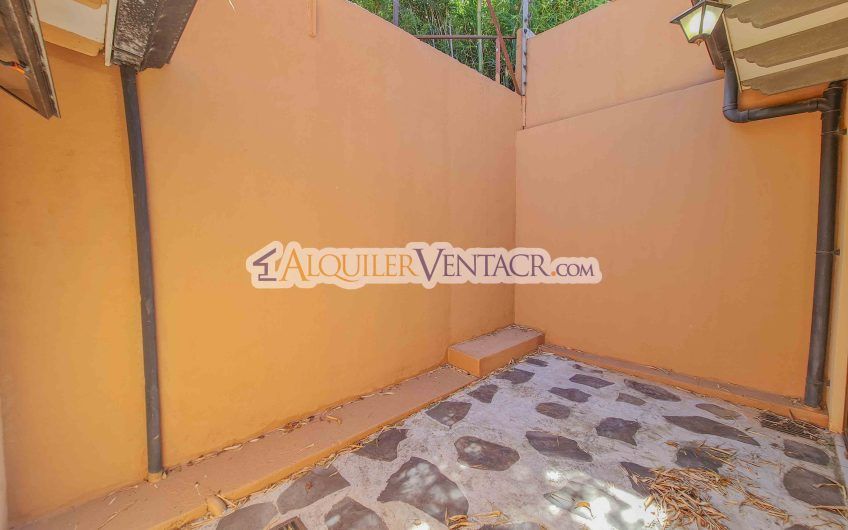 Condo de 3 habit.+ sala tv en San Antonio de Escazú